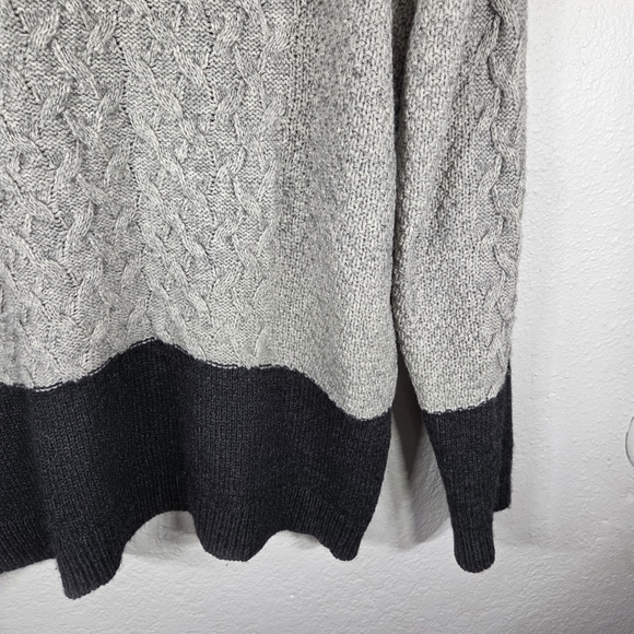 Vince Grey Colorblock Cable Knit Crewneck Sweater Size M Yak & Wool Blend - Picture 12 of 16